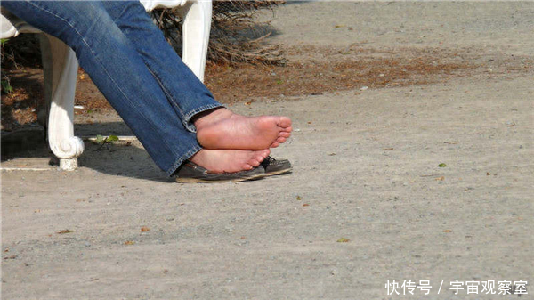 人老腿先衰怎么保养腿(人老腿先衰，5个动作增强腿部力量，养生护腿更长寿)