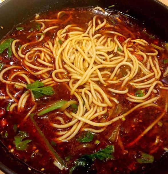 超乎|中国最良心的城市，每年游客络绎不绝，物价更是低到超乎想象