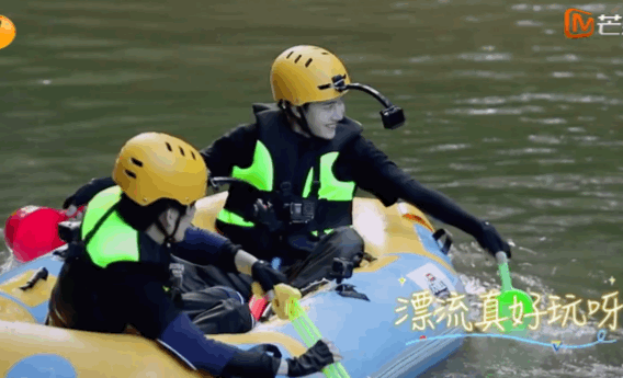  钱枫|王一博 本想安静的当个美男子，为何却偷偷笑成了鹅