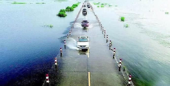 水上|鄱阳湖水位连续上涨，“最美水上公路”自带仙气，重现人间