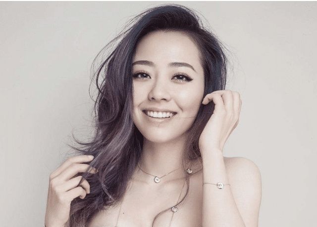  亚军|尴尬满满！都是超女出身，亚军、季军已是导师，而冠军却还是选手