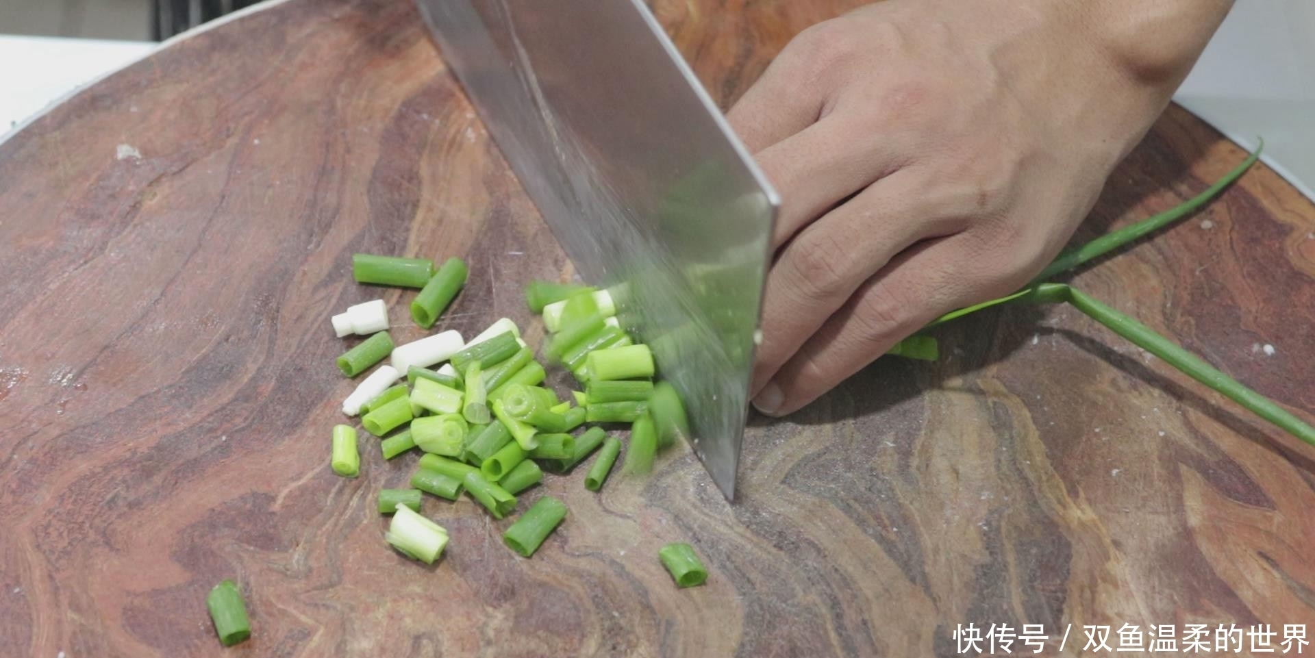 家常|家常辣椒菜谱，青椒炒皮蛋，比肉好吃，美味又下饭，吃不够