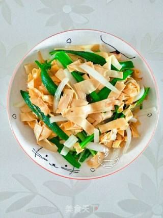  洋葱|洋葱干豆腐炒秋葵