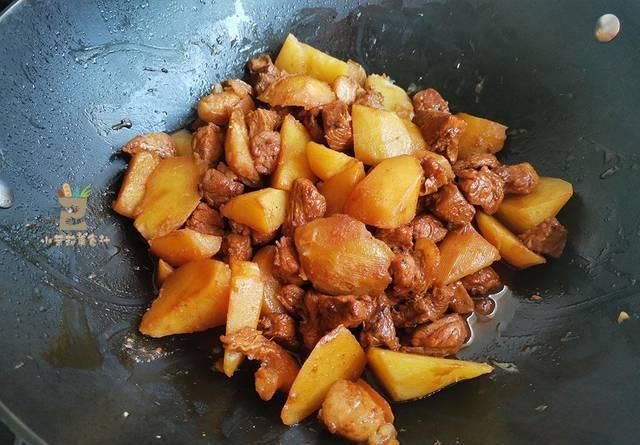  美味|这才是红烧肉最“正宗”的做法，不炒糖色不用油，简单美味更健康