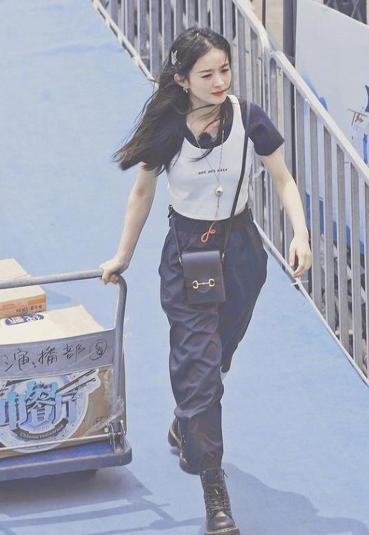  到底|赵丽颖在《中餐厅》到底有没有偷懒？路透图早就证明一切，网友都沉默了