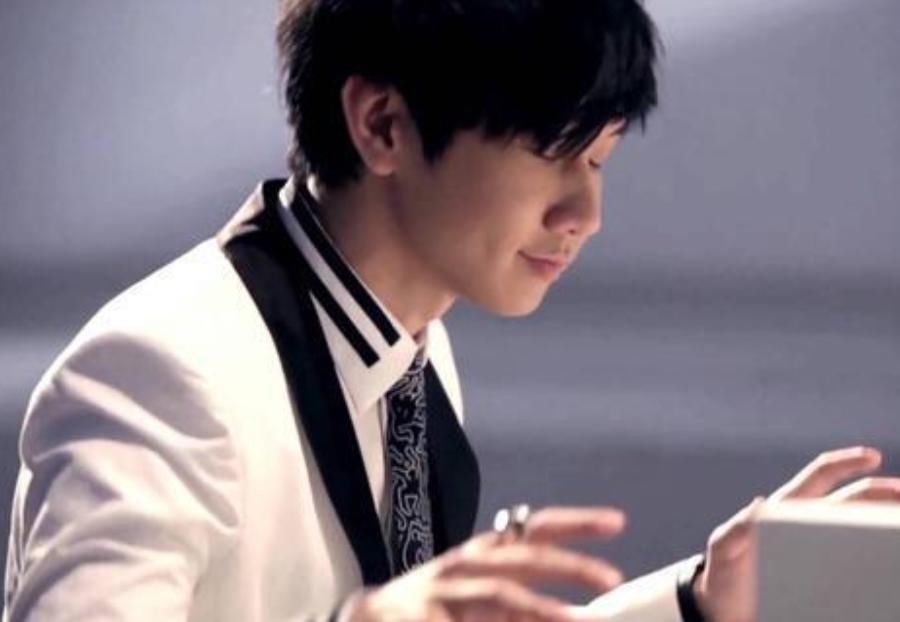  林俊杰|4位外面“混不明白就继承家产”的明星，林俊杰还在坚持，而他已被拖回