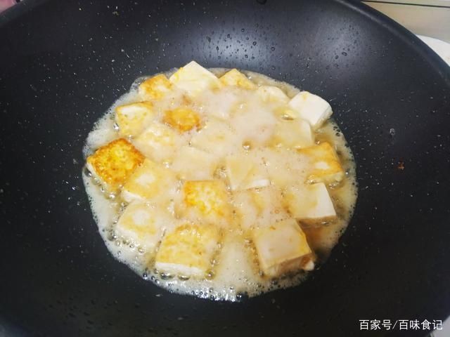  砂锅|《中餐厅4》：林大厨的“砂锅焖鱼”火了，赵丽颖也忍不住称赞