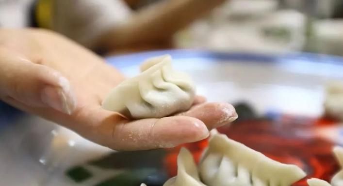 保存|包好饺子,直接冻冰箱就错了!教你2个方法,放半年不开裂不粘连