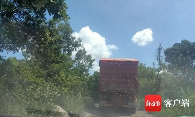  乡道|大货车昼夜穿行居民区 海口这6公里乡道伤痕累累居民叫苦
