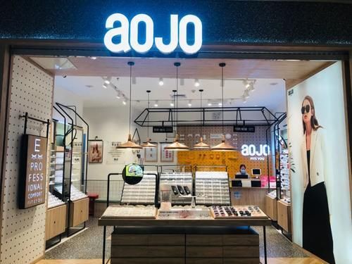  眼镜|时尚引领、大牌加码、VR赋能……超千亿的眼镜市场还能怎么玩？