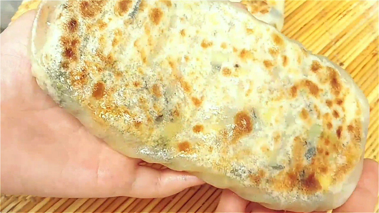 做成|入秋后,多吃点西葫芦,做成馅饼真香,做法简单,出锅皮软馅香