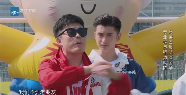  主动|跑男史上“最得宠”女嘉宾，被邓超主动牵手，baby都只能靠边站