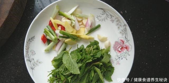 传统|客家传统美食粉尘鸭脚！教你正宗做法，入味喷香，越嚼越过瘾