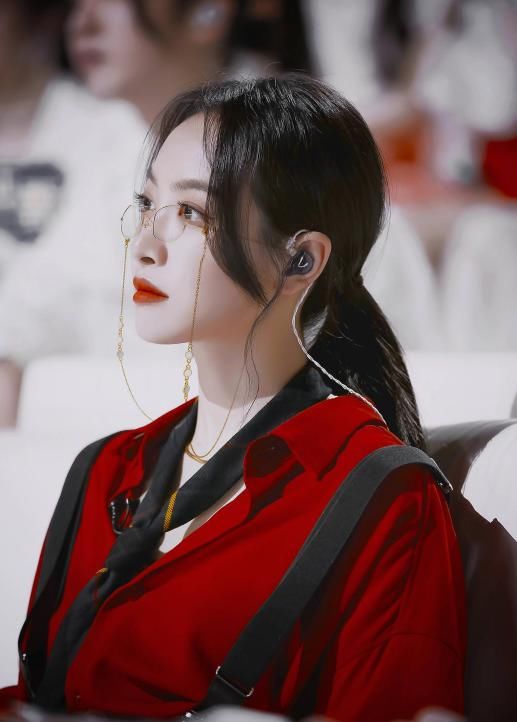 便宜|许佳琪戴眼镜,傅菁戴眼镜,宋茜戴眼镜,看到唐嫣:便宜罗晋了!