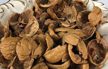  核桃壳中含|吃完的“核桃壳”不要扔，用水煮一煮，能解决许多人的“烦恼”