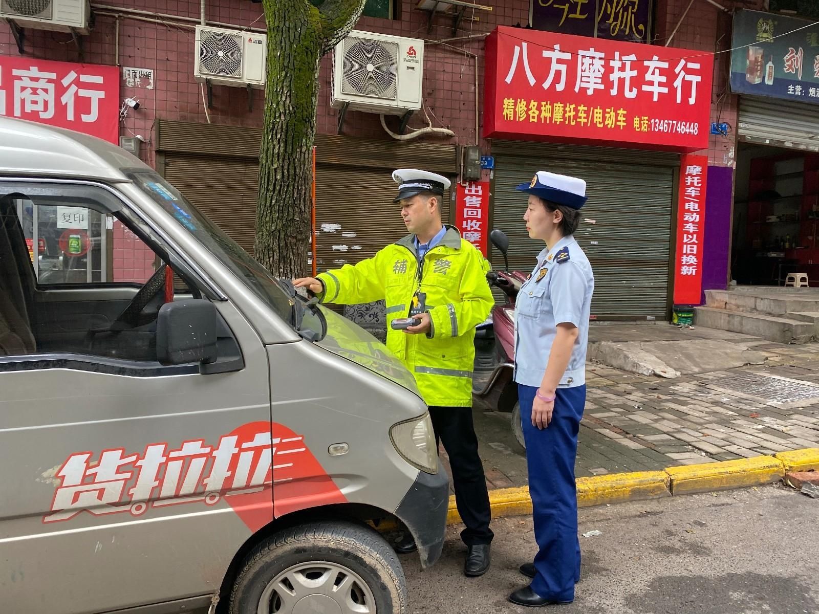严查|私家车堵塞消防车通道 芦淞消防联合交警严查
