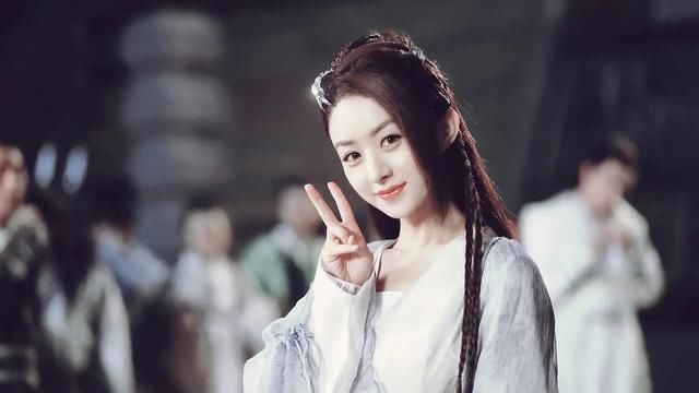  向人们证明|黑暗中的“萤火虫”：风雨过后遇见彩虹，赵丽颖的不凡之路