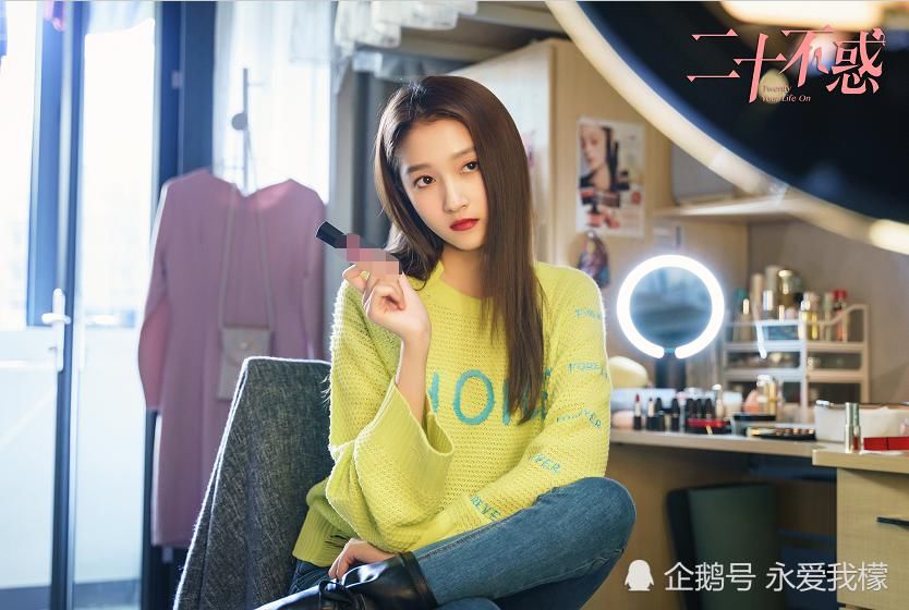  地位|鹿晗采访中自曝经常发朋友圈，关晓彤在心中地位超高，太甜了！