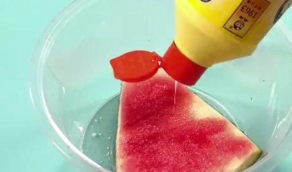  滴点|西瓜皮上滴点洗洁精，解决了家家户户夏天的烦恼，现在知道还不晚