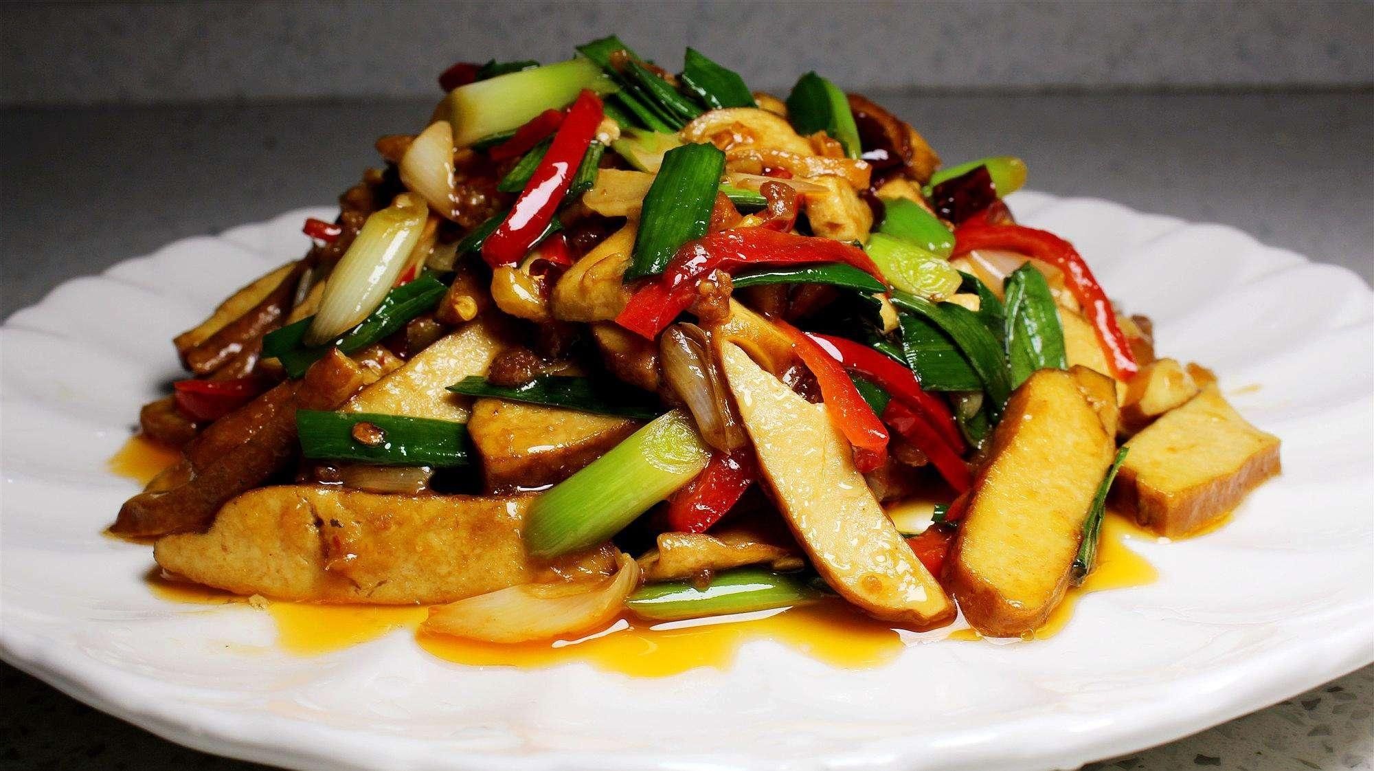 肉末|原来蒜苔肉末炒豆干这样做更好吃，营养美味超下饭，孩子们特爱吃