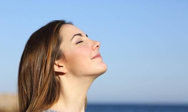 止隔|老打嗝在怎么办?应对打嗝小妙招,原来止隔如此简单!