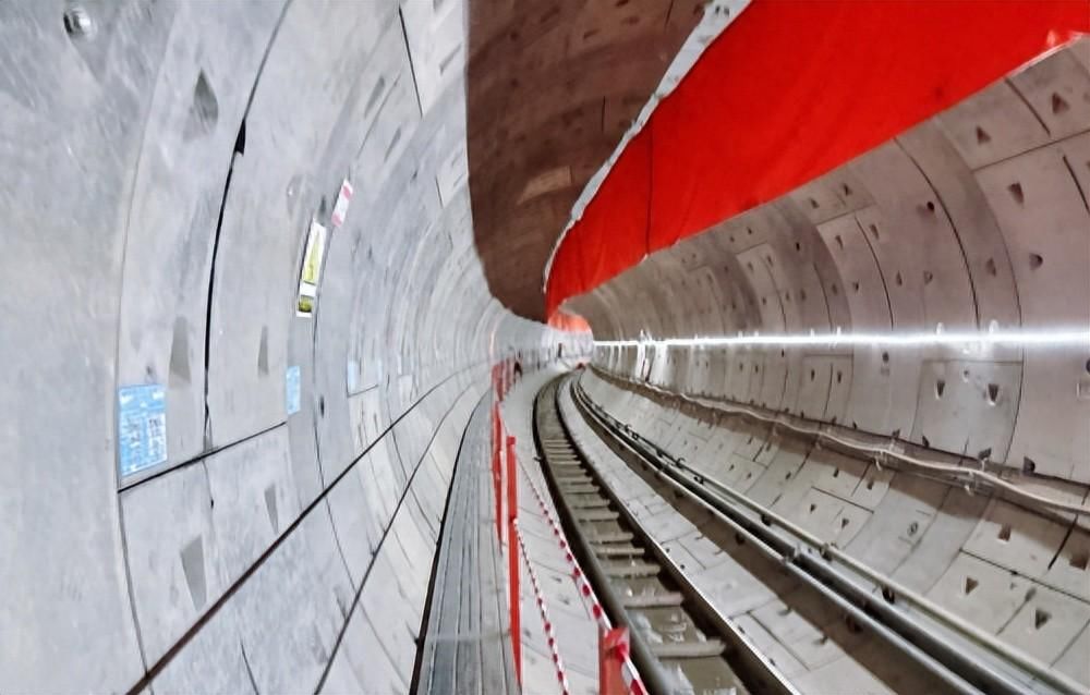 关键节点！青岛地铁首个“绿色地暖”隧道首推100环通过验收