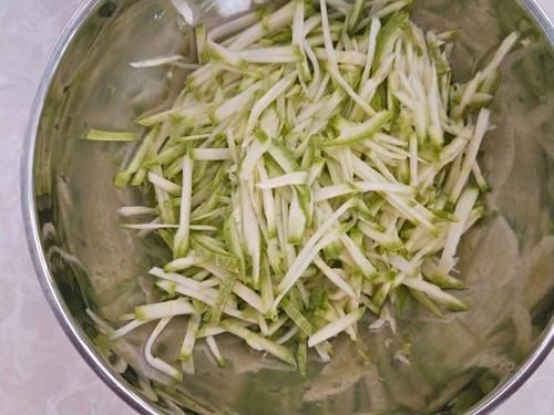 简单|西葫芦早餐饼,营养丰富又简单,一起来试试吧!