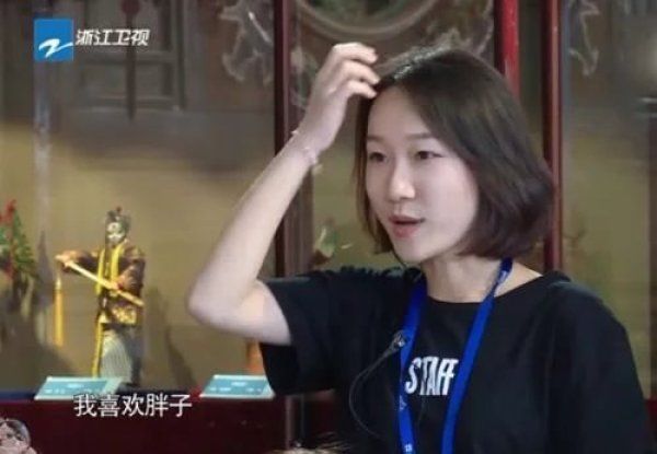 郑恺|郑恺邀女编导坐海盗船,意外暴露女生颜值,网友:这谁不想娶?