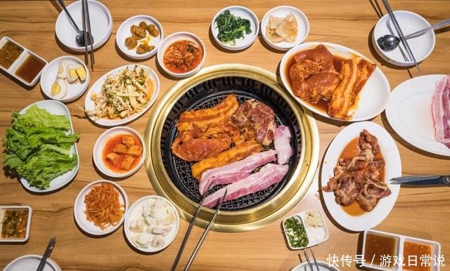 下嘴|韩国的朋友请吃“大餐”,满满一大桌,我却无从下嘴,越看越尴尬
