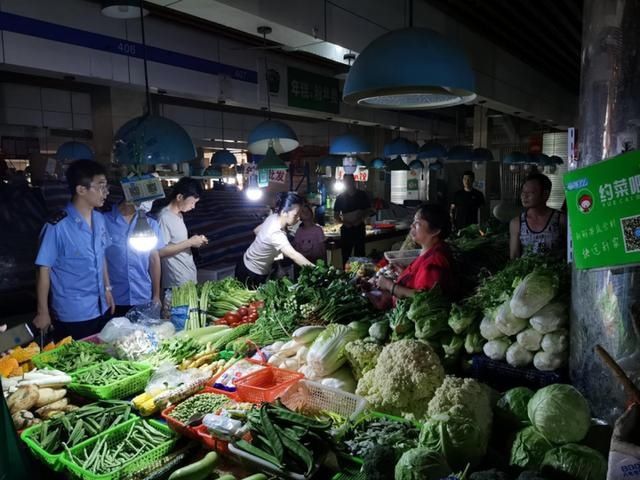 风雨|台风“黑格比”过境，“市监蓝”不惧风雨继续前行