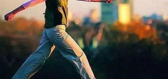  晕倒|38岁女子，跳广场舞后晕倒，脑溢血离世，提醒：饭后少做2件事