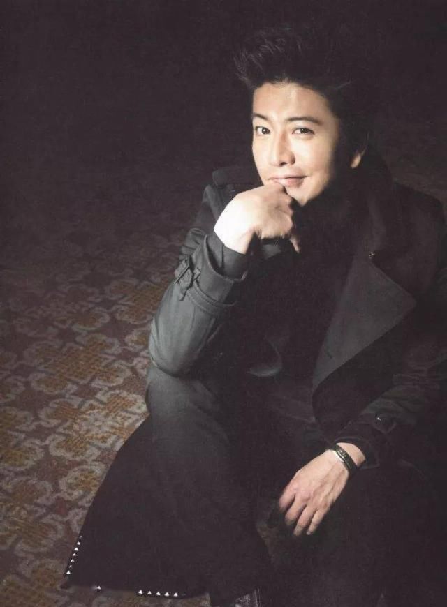  神颜|男神都逃脱不了中年油腻？48岁的他却比18岁时的神颜更让我心动