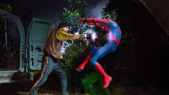  英雄|为何蜘蛛侠的力量比美国队长更强，但却无法战胜美队？技巧是关键