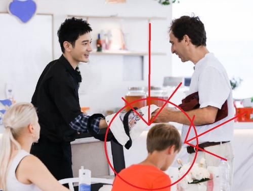  颜值|中餐厅迎来外国高颜值帅哥，李浩菲眼睛看直，赵丽颖害羞到不敢上前