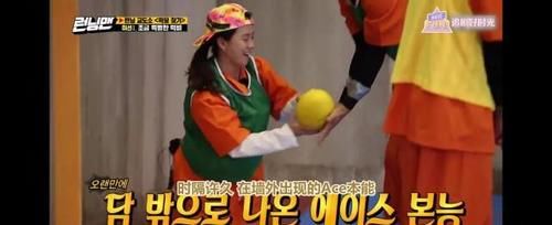  李光洙|宋智孝被李光洙揪着领口前进 麦克风都被扯掉了 大骂对方“你这家伙”