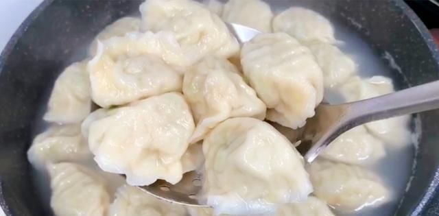  豆角|夏天此菜要多吃, 钙是鸡肉的7倍, 只要1元一斤, 用来包饺子超级香