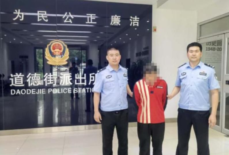  主人|房主在卧室里睡觉 小偷准备拍晕主人结果把人打醒 “大哥”这可是现实