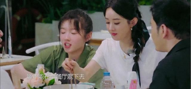  扒拉|赵丽颖扒拉菜被吐槽，筷子却穿过了碗，粉丝：被恶意剪辑了