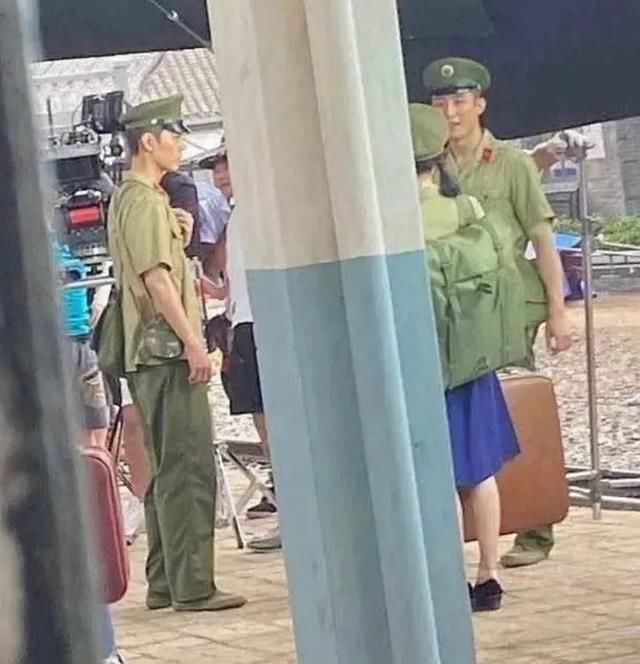 豌豆黄|肖战尝试北京小吃,被豌豆黄惊出表情包,求生欲强都吃光