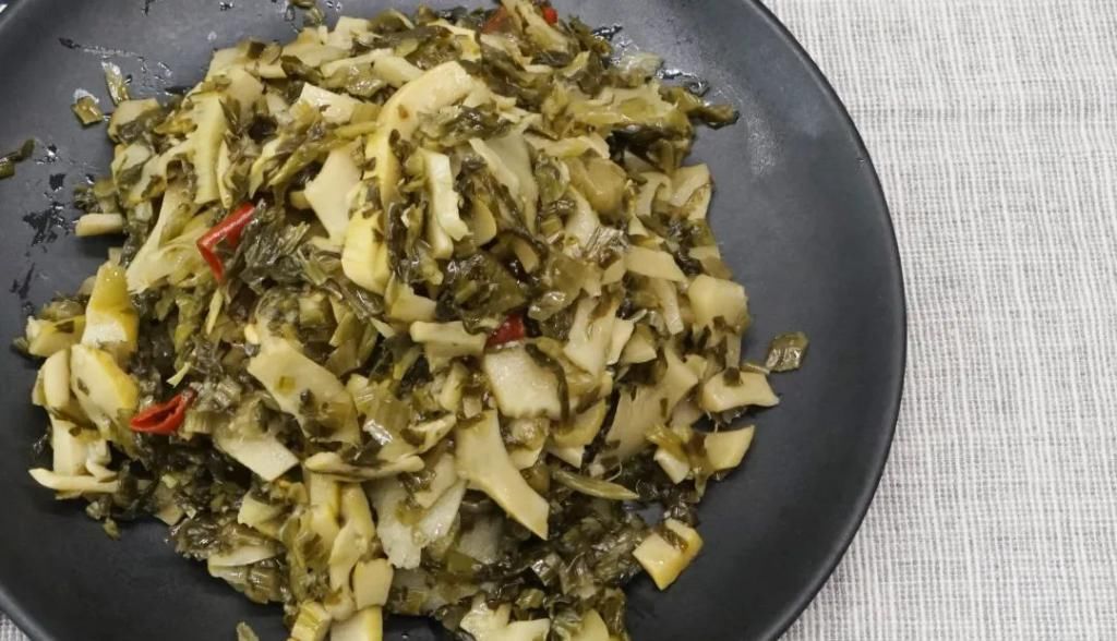  酸辣|好吃到哭！老坛酸菜与鲜笋碰撞，酸辣鲜爽，配饭吃三碗也不多！