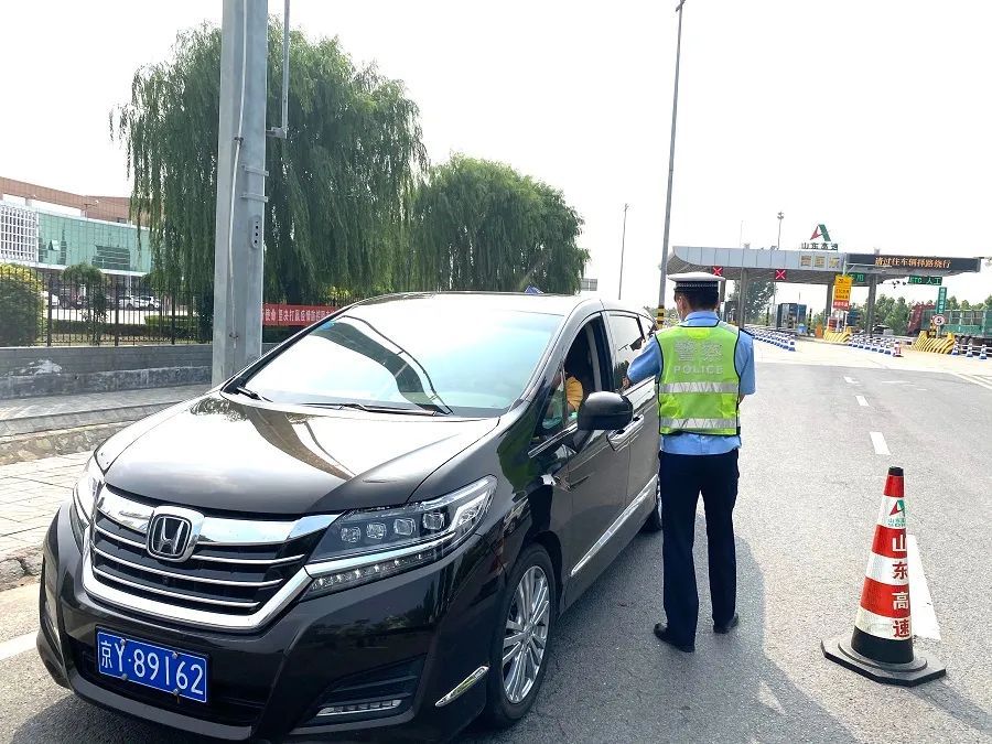  群众|聊城高速交警 | 给人民群众一份稳稳的安全感