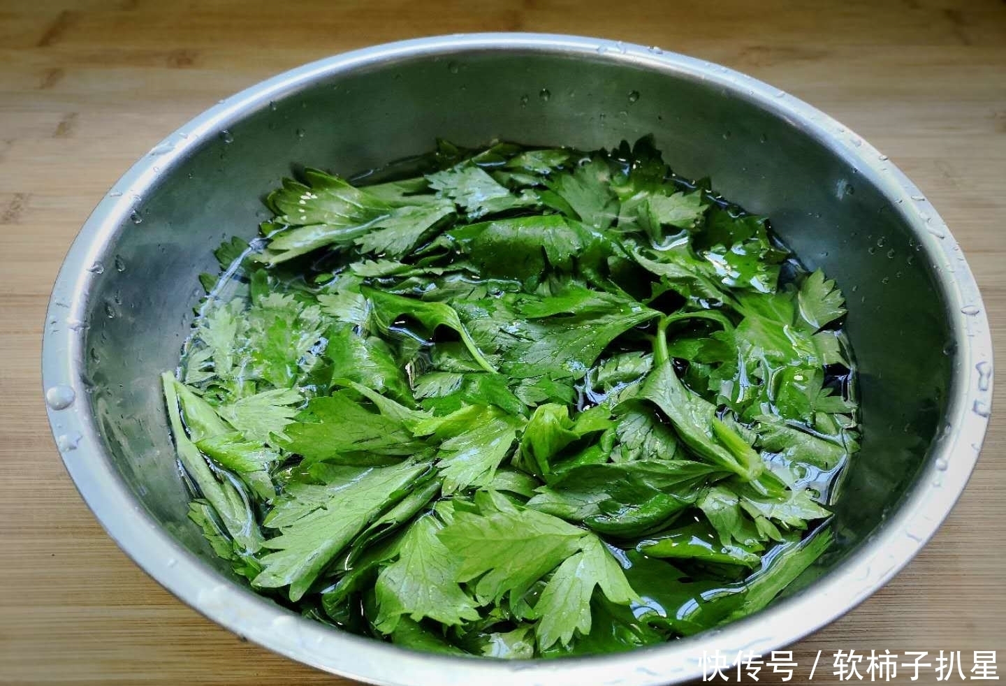 叶子|这菜叶子比茎更营养，扔了太可惜，加入鸡蛋，随手一炒太好吃了！