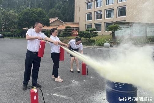 湖南高速集团常德分公司开展“安全生产月”消防应急演练