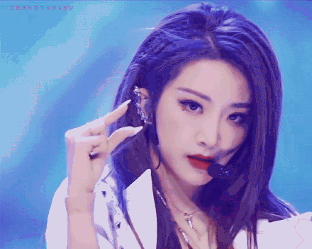  变脸|喻言开启省电模式，表演完上演一秒变脸，太可爱！