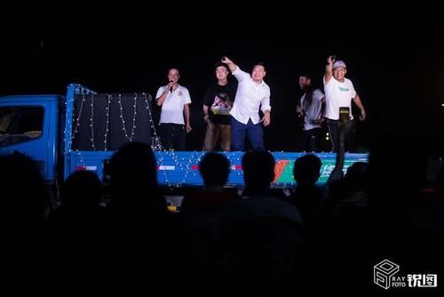  接地|货车司机办最接地气演唱会 吸引上百万人线上围观点赞