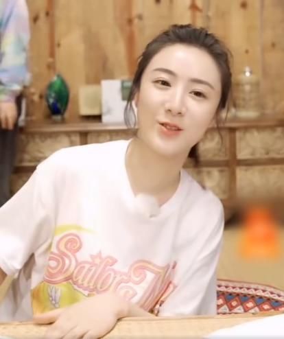 蘑菇|网红和艺人有何区别?薇娅来蘑菇屋,黄磊和何炅的接待已说明一切