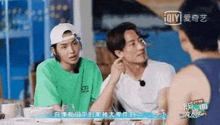  话痨|酷盖王一博开启话痨模式 王板仔的《夏日冲浪店》安利小课堂开课啦！