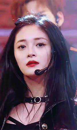  喜欢|怪不得直男都喜欢周洁琼！穿上“老爷裤”的腿，一般人比不上