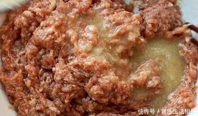 保证|调猪肉白菜馅料,牢记3放2不放,保证馅料鲜美多汁,好吃更入味