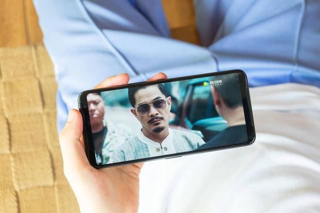  小米10至尊|国产屏幕翻身，米10超大杯携华星屏登场，别忘了还有ROG的144Hz